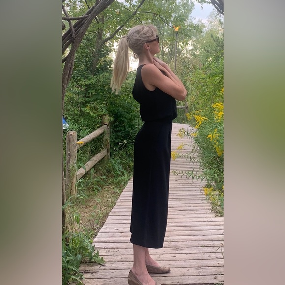 Aritzia, Babaton size 2 jumpsuit. I also have a size 4. Plz ask, if preferred - Picture 2 of 9